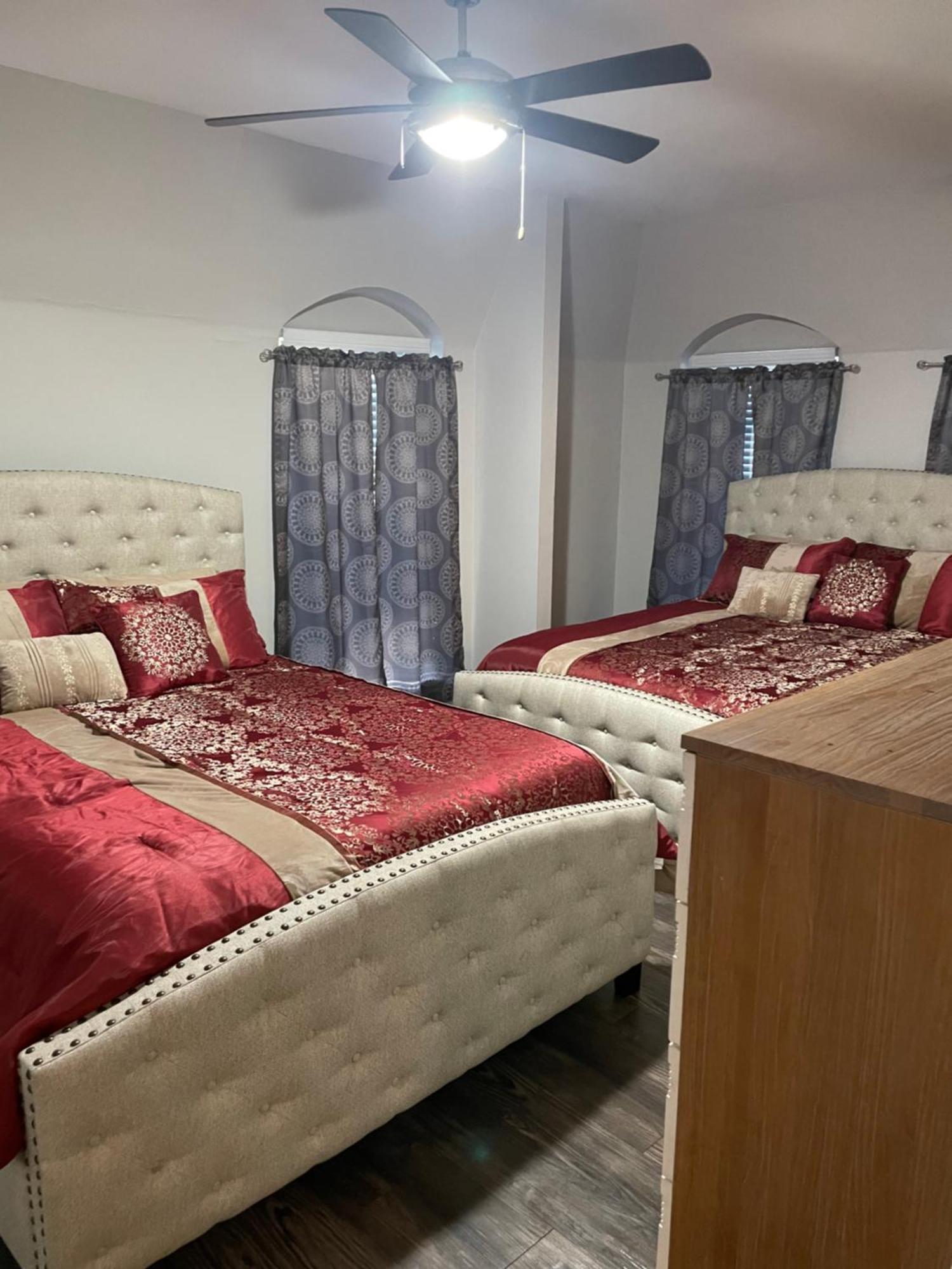 Chateaux Dijon in midtown Houston with 2 Queen Size Buitenkant foto